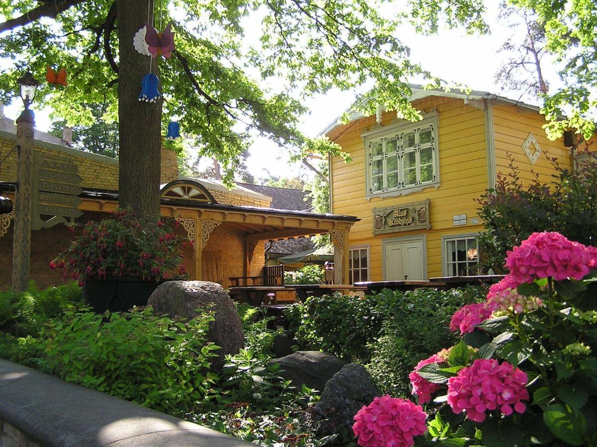 Hotel Majoru Promenade à Jūrkalne Extérieur photo